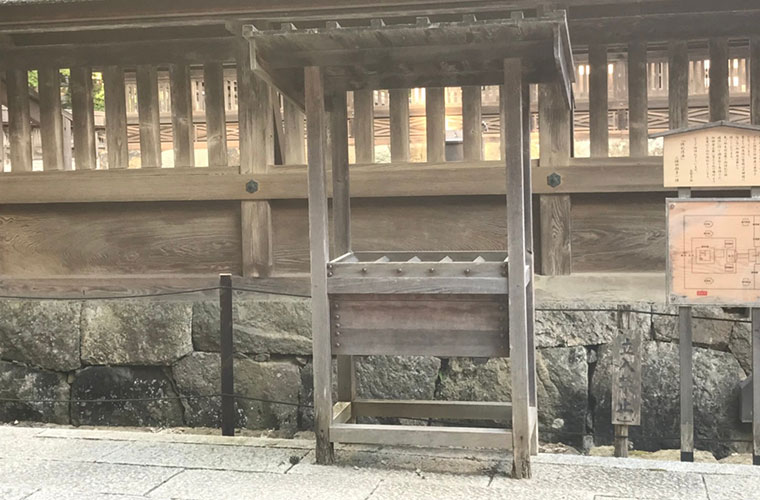 小さな拝礼所